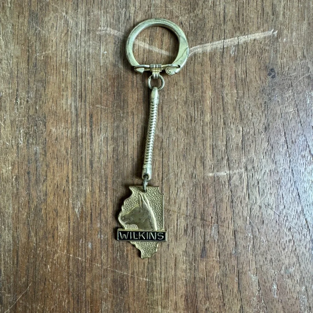 Vintage State of Illinois Gold Tone Keychain with horse Silhouette WILKINS‎